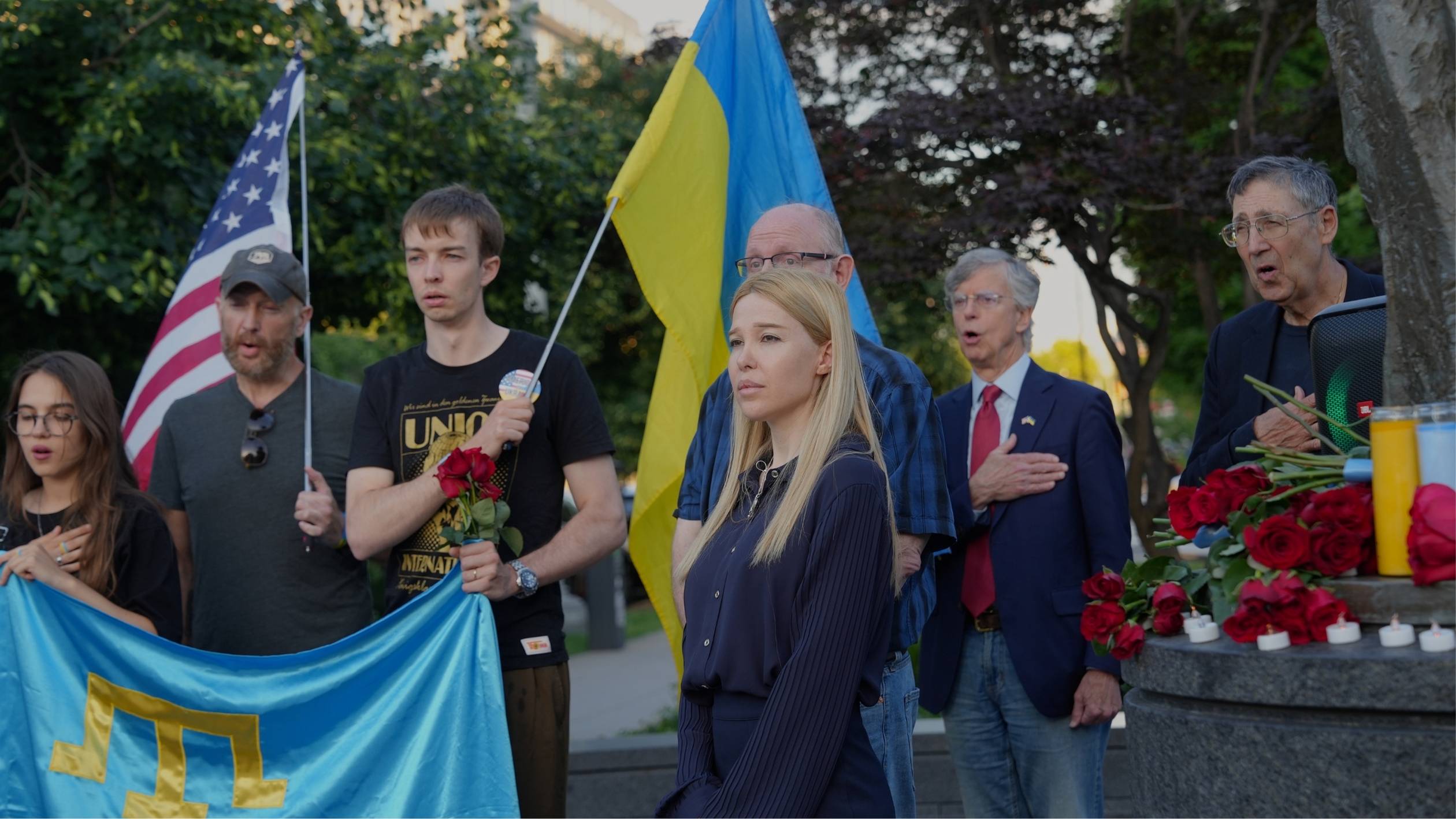 The event included performances of the Ukrainian, American, and Crimean Tatar anthems, symbolizing international solidarity with the indigenous people of Crimea